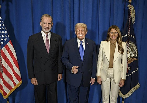 El Rey, Donald Trump y Melania Trump, en Nueva York.