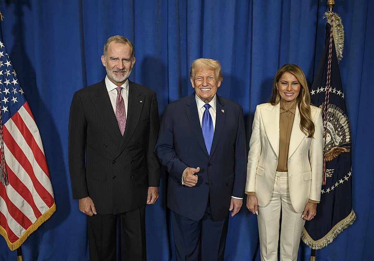 El Rey, Donald Trump y Melania Trump, en Nueva York.