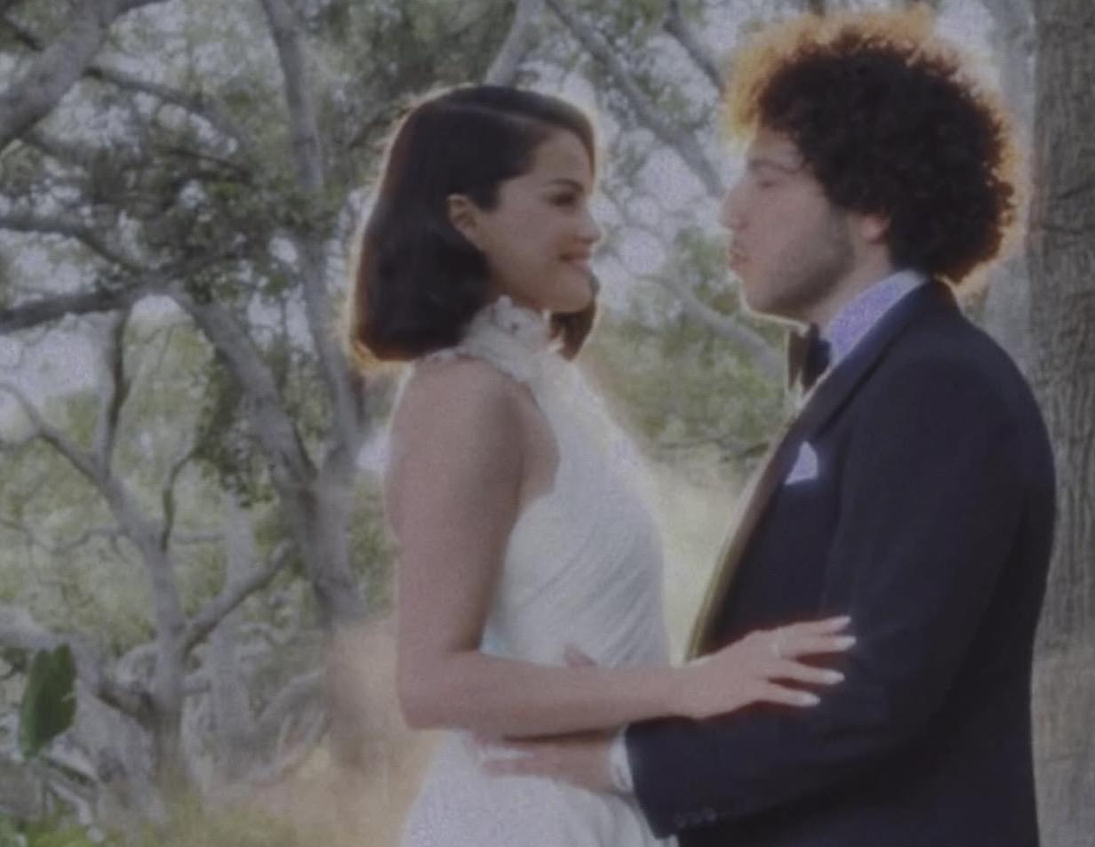Selena Gómez y Benny Blanco se dan el sí quiero en una romántica boda en California