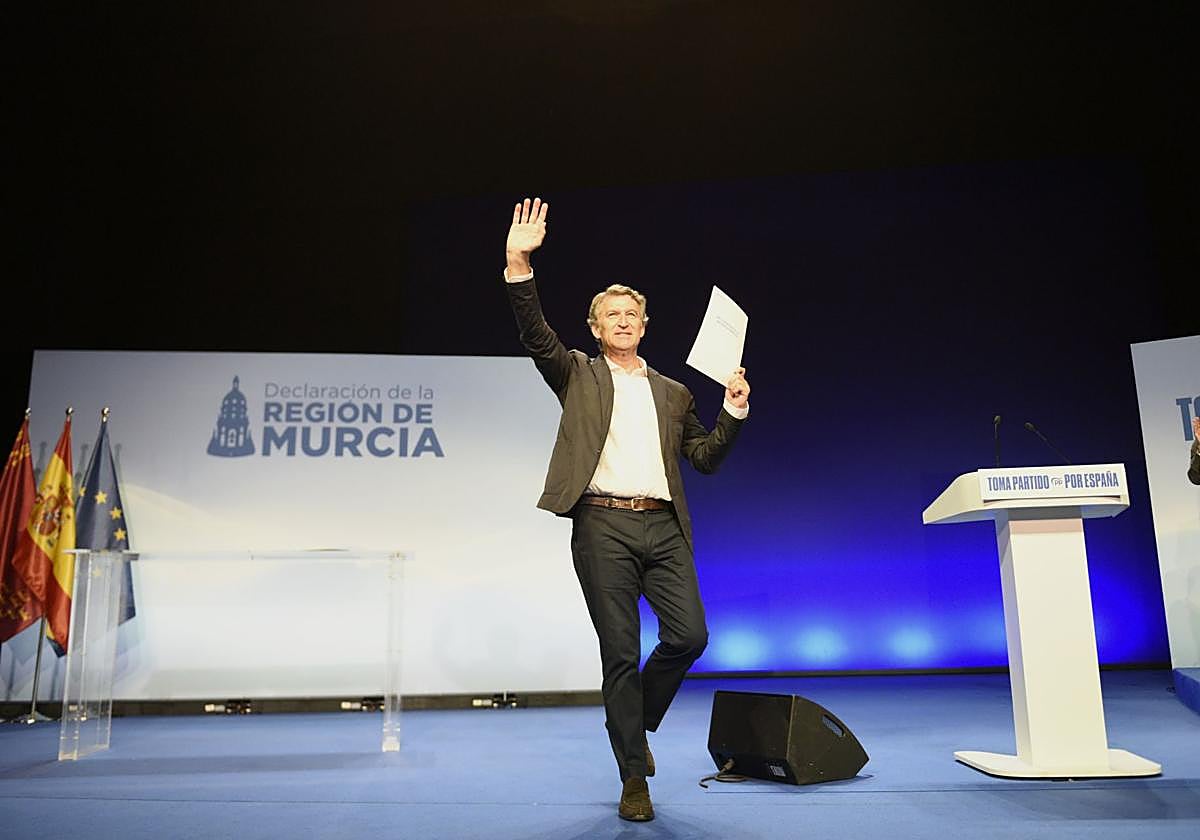 El presidente del PP; Alberto Núñez Feijóo, clausura un acto en Murcia.
