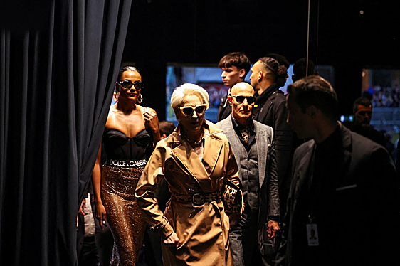 Meryl Streep sorprende en el desfile de Dolce & Gabbana caracterizada como Miranda Priestly