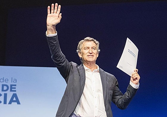 El líder del PP, Alberto Núñez Feijóo, este domingo durante el acto de su partido en Murcia.