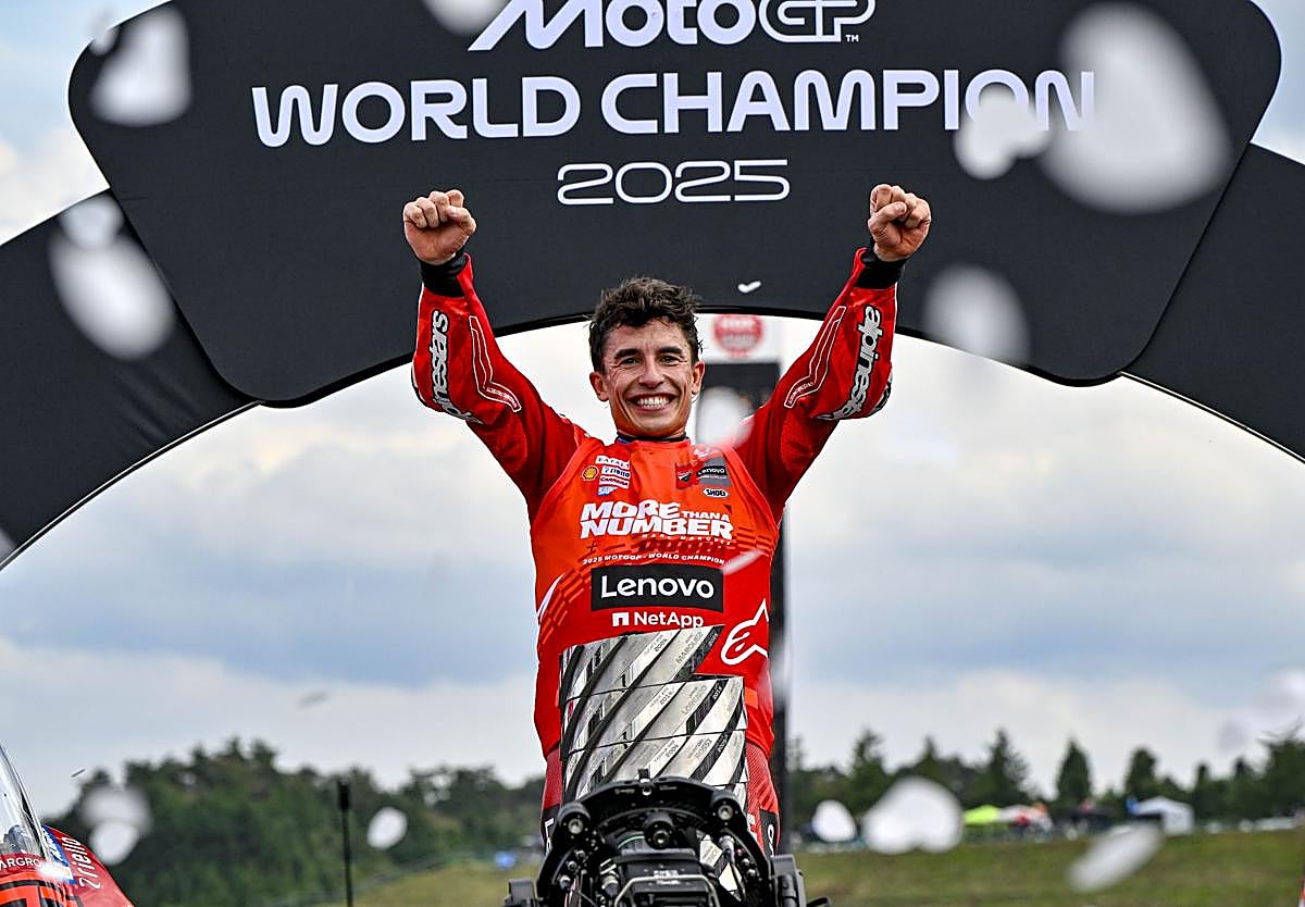 Marc Márquez celebró el título con el lema 'Más que un número'