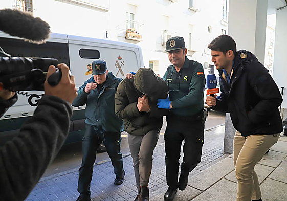 El párroco Alfonso Raúl Masa a su llegada a los juzgados en febrero de 2024.