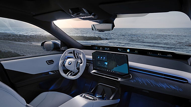 Prescinde del cuadro de instrumentos y proyecta la información en la parte inferior de parabrisas.