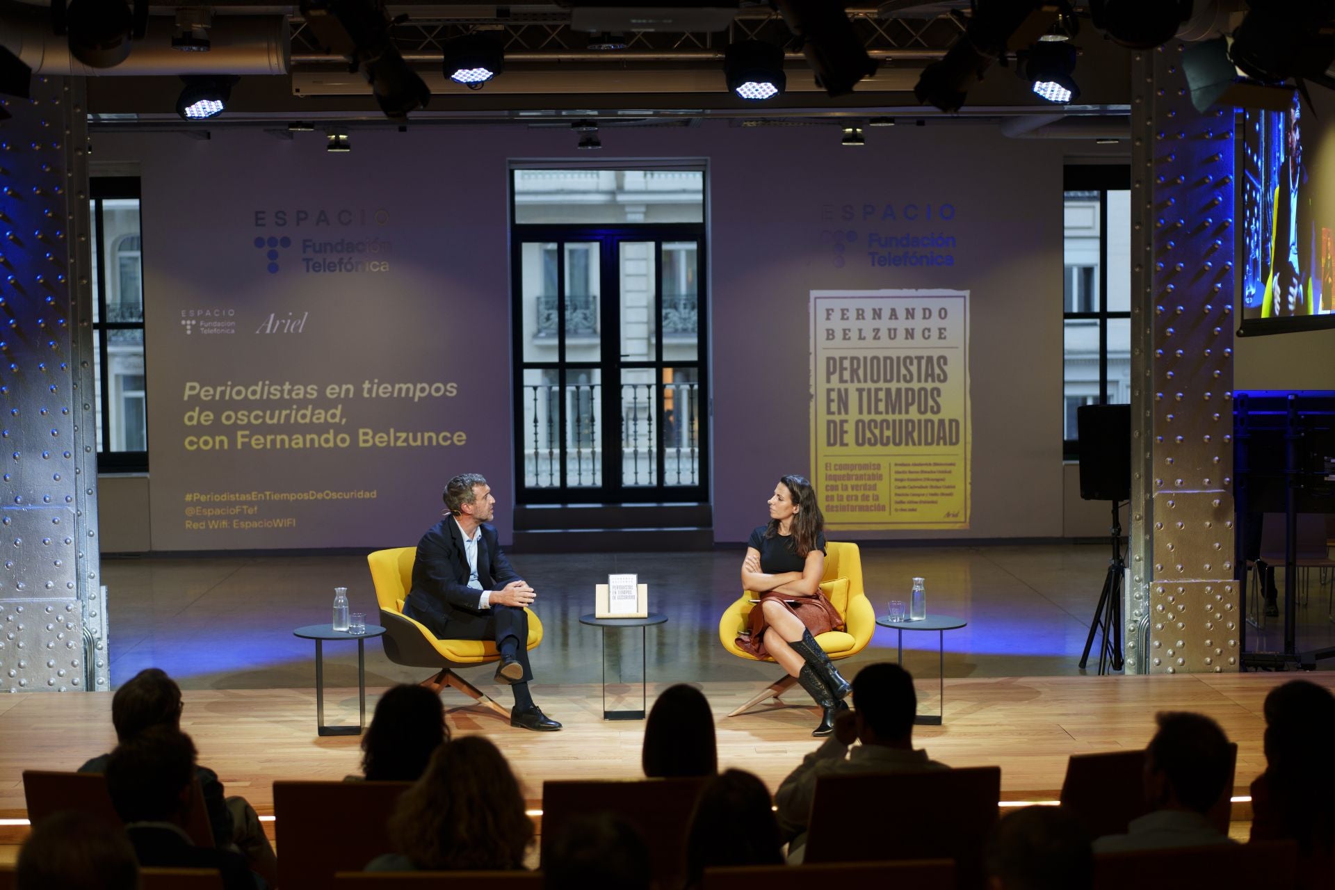 Belzunce y Pastor, durante el coloquio. 