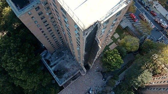 El derrumbe parcial de un edificio de viviendas sociales en Nueva York obliga a desalojar a los vecinos