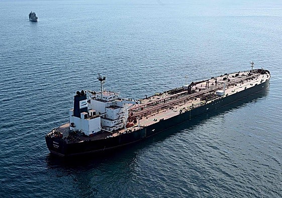 El petrolero de la 'flota fantasma' rusa cuyo comandante será procesado en Francia.