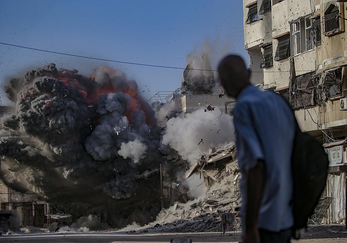 Un proyectil de Israel impacta en Gaza.