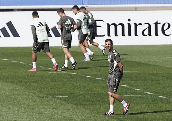 Xabi Alonso, durante el entrenamiento de este viernres.