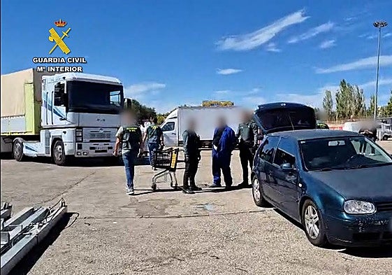 Guardia Civil detiene a los feriantes.