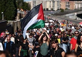 Manifestantes propalestinos se manifiestan en el centro de Roma este viernes.