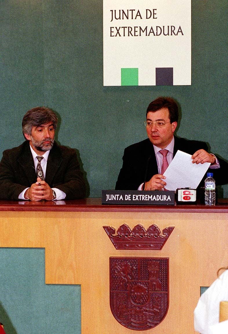 2004. Fernández Vara durante su época como consejero de sanidad y Consumo.
