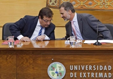 Los Reyes recuerdan de Vara su «profundo sentido de Estado y lealtad a la Constitución y a la Corona»