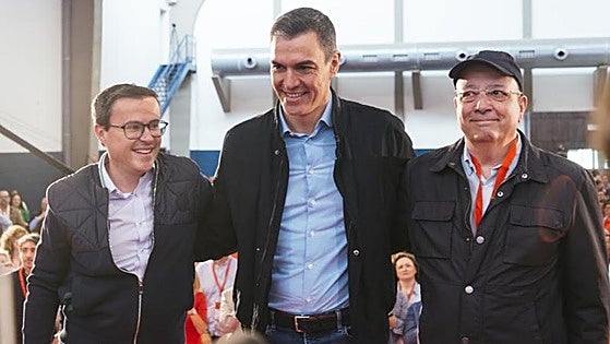 Los Reyes recuerdan de Vara su «profundo sentido de Estado y lealtad a la Constitución y a la Corona»