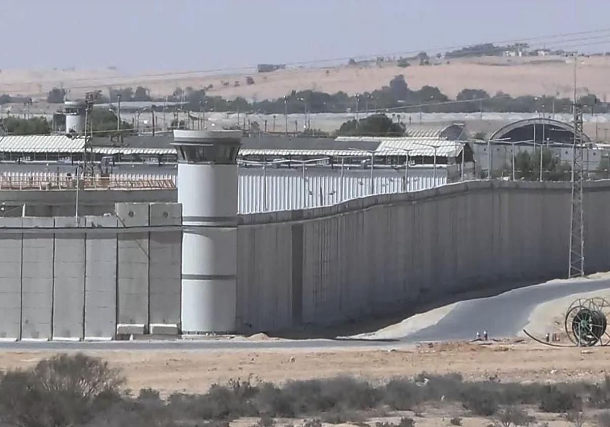 Exterior de la prisión de alta seguridad de Saharonim, en medio del desierto israelí del Neguev