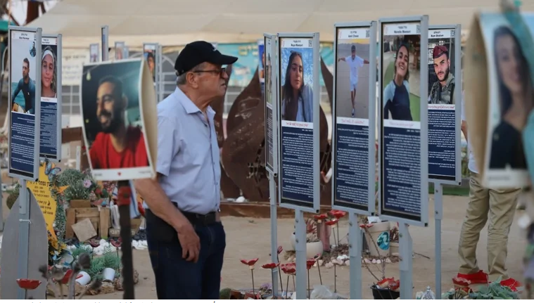 Retratos de las víctimas en el lugar del festival Nova.