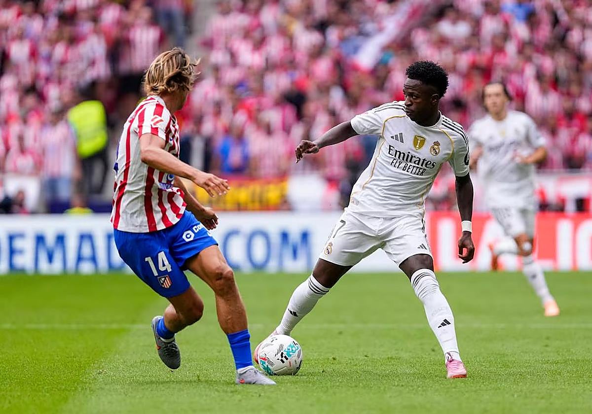 Marcos Llorente y Vinicius Jr. en el último derbi madrileño.
