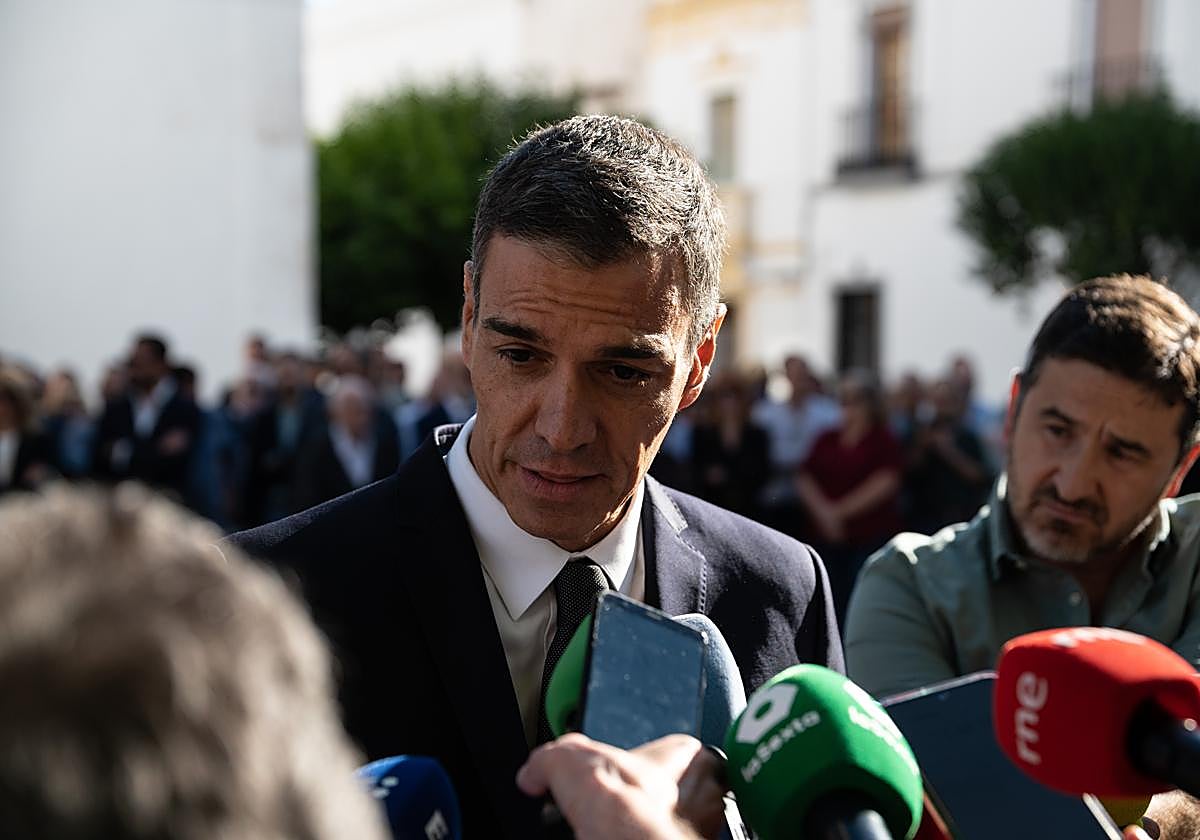 Sánchez a su llegada el lunes al funeral del expresidente de la Junta de Extremadura, Guillermo Fernández Vara.