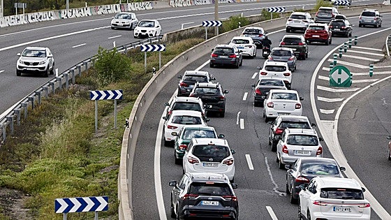 ¿Deberían pagar más los SUV por aparcar? El debate llega a España tras medidas en París