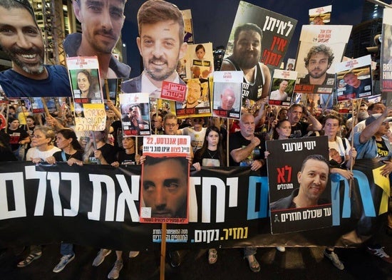 Manifestación por los rehenes en Tel Aviv.