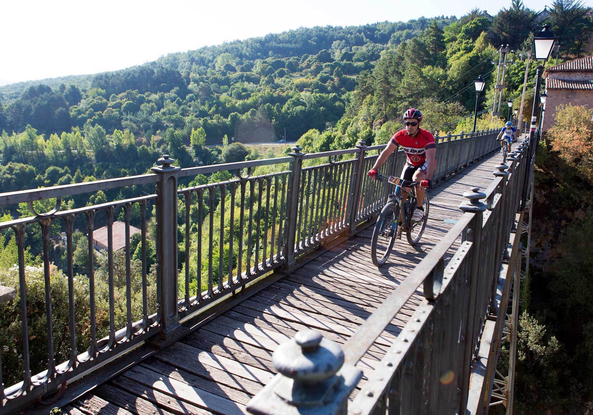 Puente de hierro de Ortigosa de Cameros