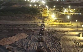 Imagen difundida por una brigada blindada sobre la salida nocturna de sus tanques hacia una segunda línea de despliegue.