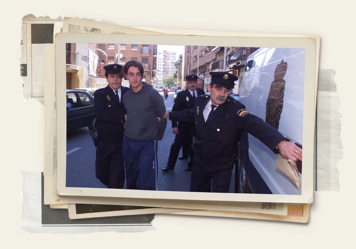 José Rabadán entrando en el furgón policial.