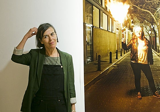 Carmela Garcia en una exposición de su obra en 2017.