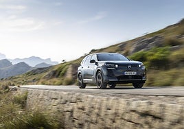 El SUV francés que rompe todos los récords: 680 km de autonomía sin tocar el enchufe