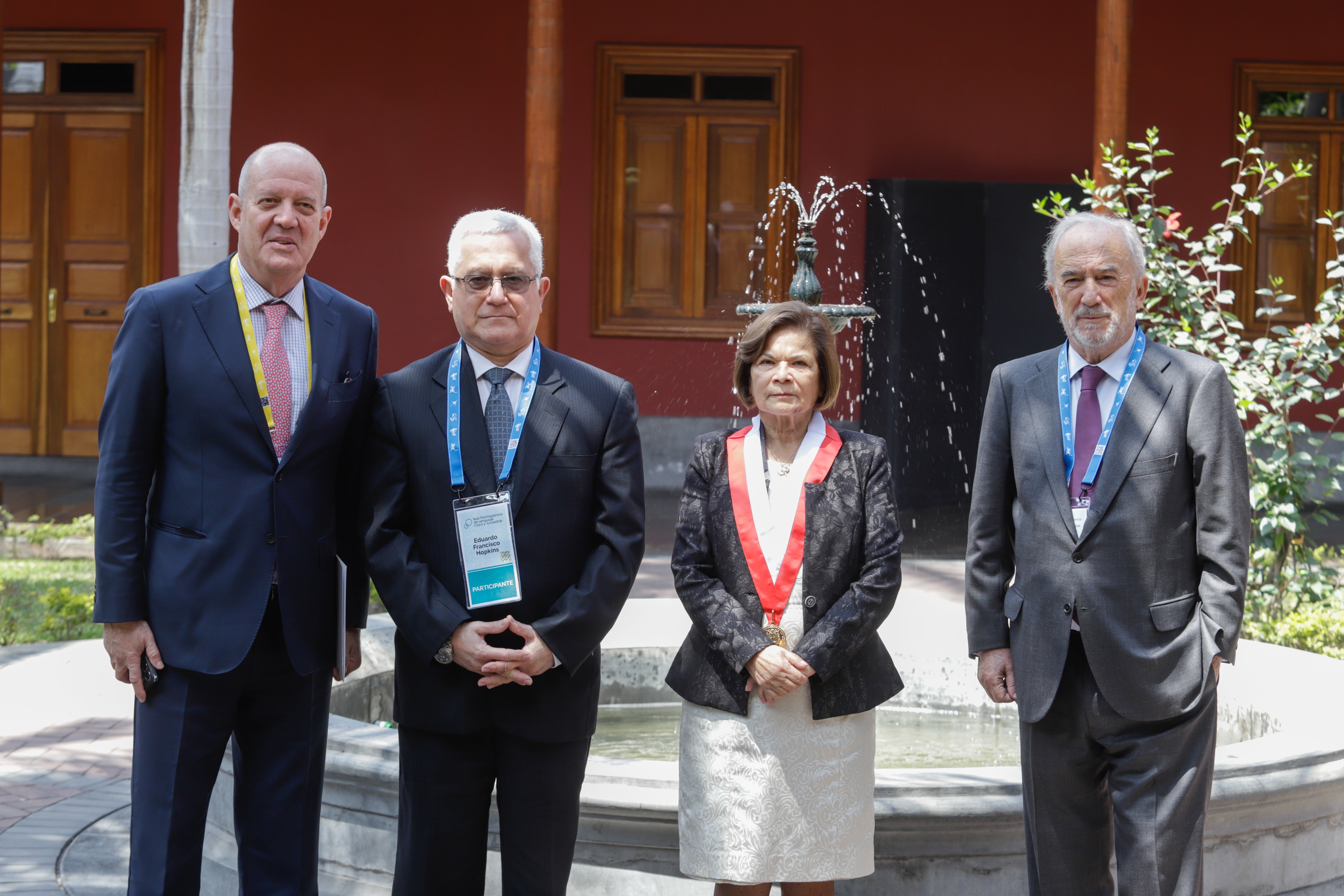 El presidente del Grupo de Trabajo Internacional de la Lengua Española, Carlos Chávez-Taffur, el presidente de la Academia Peruana de la Lengua, Eduardo Francisco Hopkins, la rectora de Universidad Nacional Mayor de San Marcos, Jeri Ramón Ruffner, y el director de la RAE, Santiago Muñoz Machado.