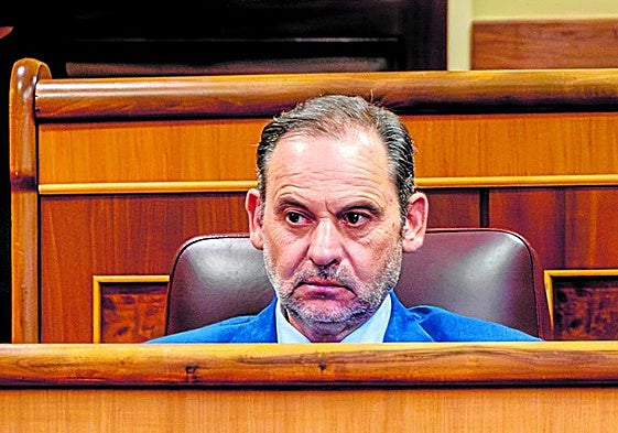 El juez sorprende al trasladar al Congreso el «estupor» por que Ábalos retenga su escaño