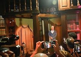 Un Vargas Llosa hologramático