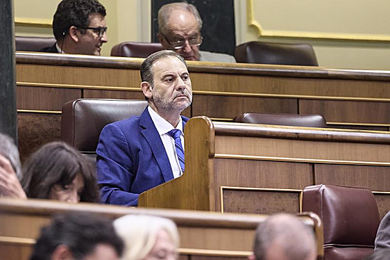 El diputado José Luis Ábalos durante una sesión plenaria, en el Congreso