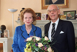 Margaret Thatcher junto a su marido, Denis Thatcher