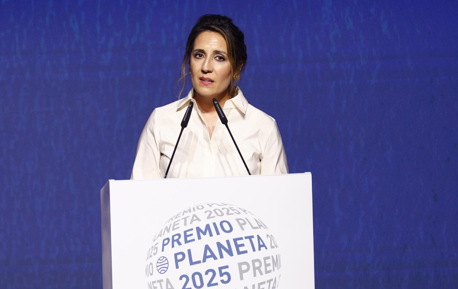 La escritora Ángela Banzas, tras ser proclamada finalista del premio Planeta