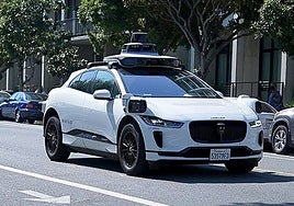Un Jaguar de la flota de Waymo en San Francisco