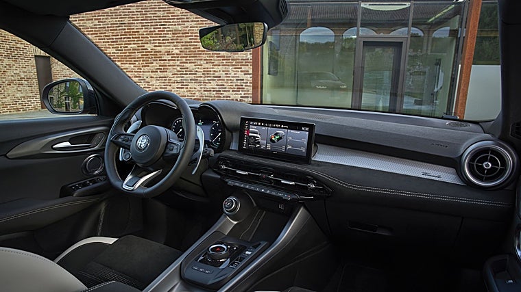 Por dentro, hay pocos cambios con respecto al Tonale anterior pero se actualiza el sistema multimedia