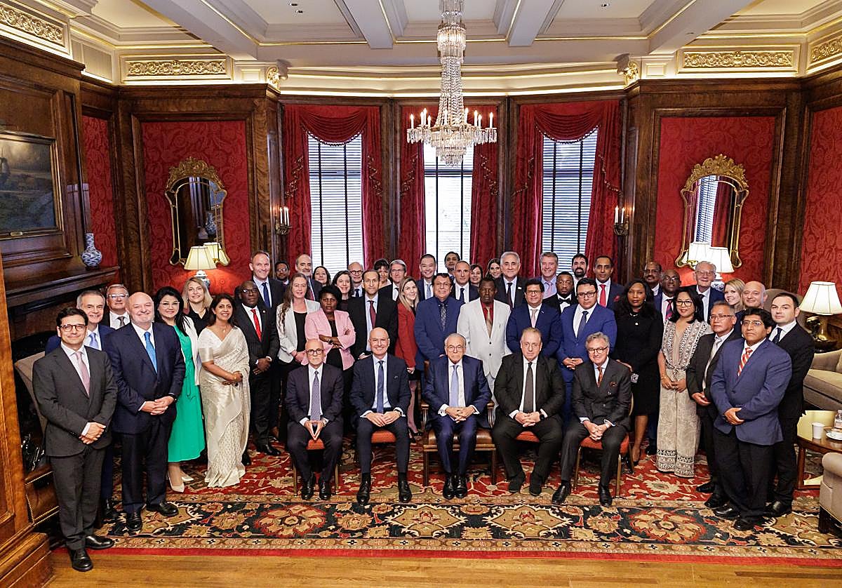 Isidro Fainé impulsa desde Washington el compromiso social de las cajas de ahorros y bancos minoristas