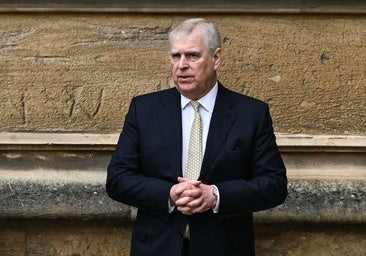 El Reino Unido reacciona con alivio y escepticismo ante la retirada de títulos del príncipe Andrés