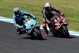 Marco Bezzecchi y Raúl Fernández firman el doblete de Aprilia al sprint