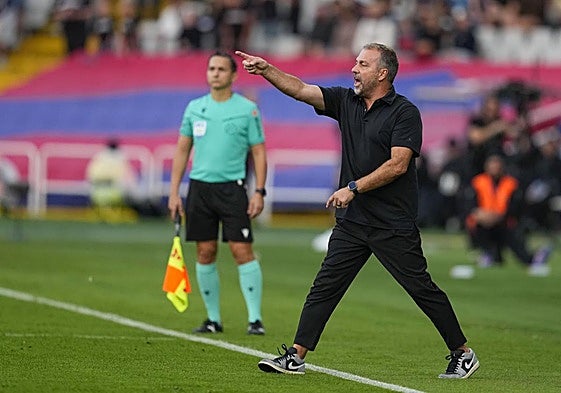 Hansi Flick, en el transcurso del Barcelona-Girona.