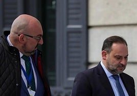 Koldo García (izquierda) y José Luis Ábalos.