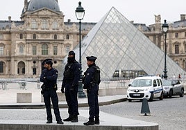 La Policía investiga el robo en el museo.