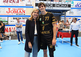 La infanta Elena y su sobrino Miguel Urdagarín, el mejor apoyo de Pablo Urdangarín desde las gradas