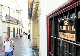 Cartel de alquiler de una vivienda.