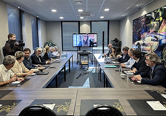 El líder de JxCat, Carles Puigdemont, reunía este lunes a la permanente del partido en Waterloo (Bélgica).