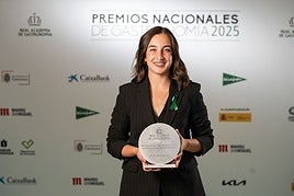 Pilar Pascual, tras recoger el premio.
