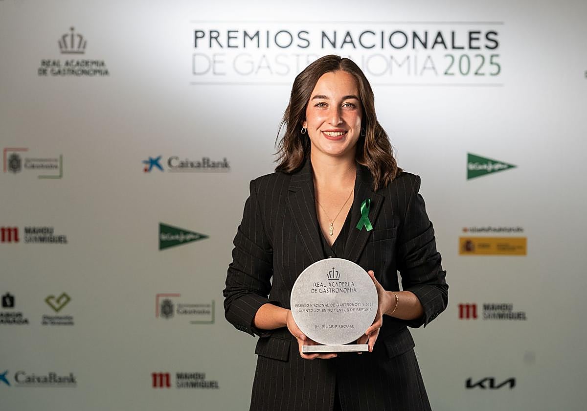 Pilar Pascual, tras recoger el premio.