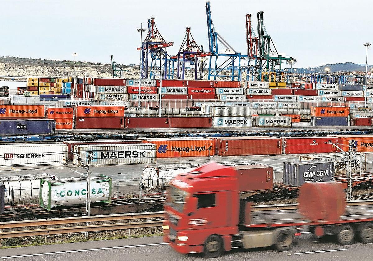 Mercancías en el puerto de BIlbao.